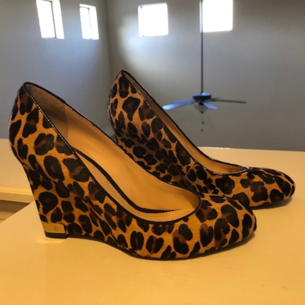 PreLoved Leopard Print Tory Burch Wedge 7 Stunning